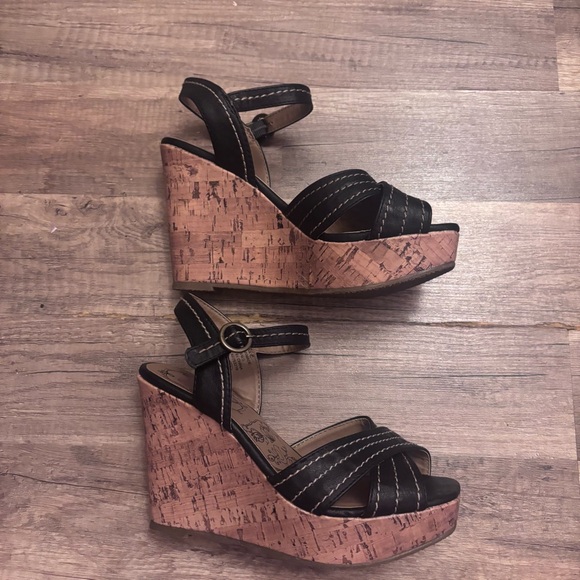 Jellypop Black Crisscross Sandals - Picture 4 of 6